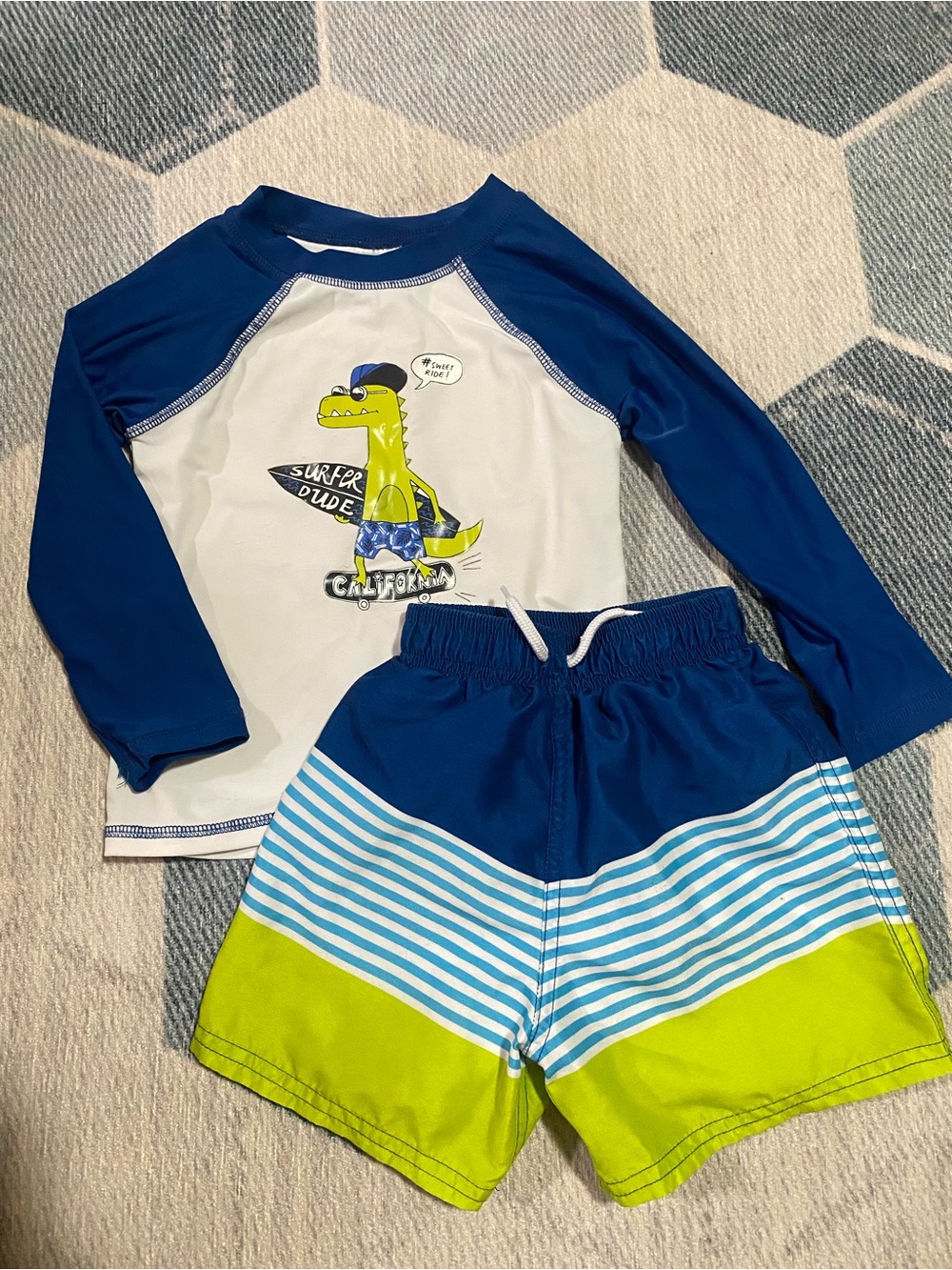Floatimini boys Dino Rash Guard Set “surfer dude California” print